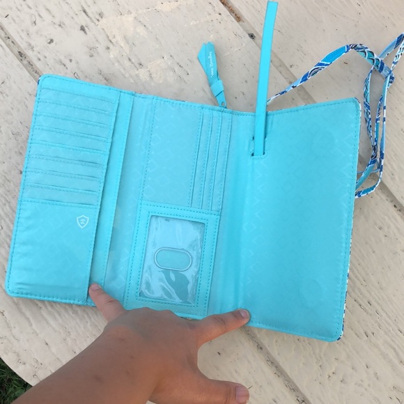 Vera Bradley Wristlet Crossbody Wallet Go Fish - Picture 4 of 7